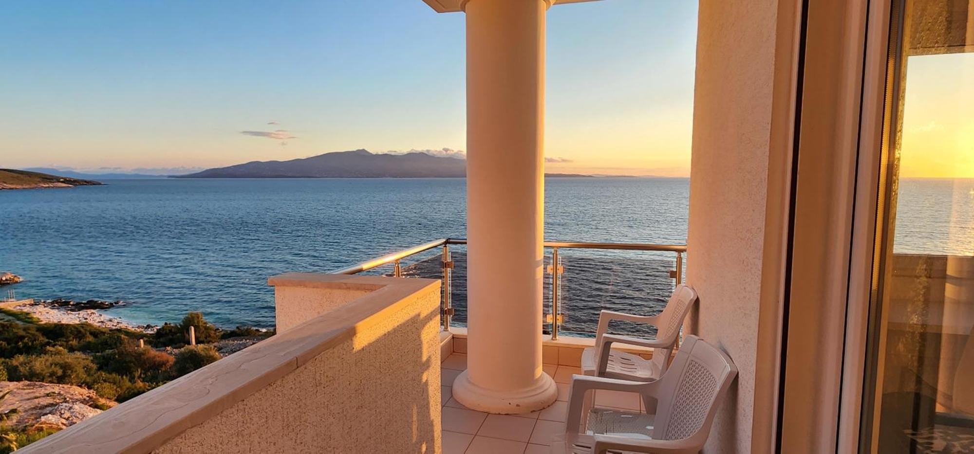 White Residence Luxury Apartments Sarandë 외부 사진