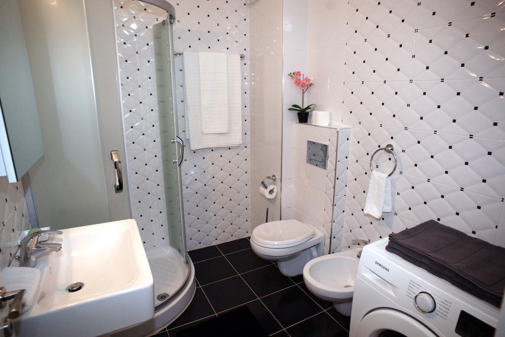 White Residence Luxury Apartments Sarandë 외부 사진